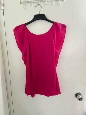 Violet and Claire Women's Flutter Sleeve Blouse - Hot Pink